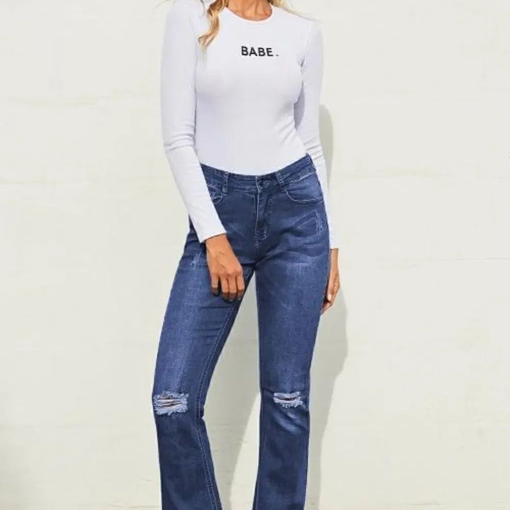 Groupie Ripped Knee Flare Jeans Dark Wash Size 26 - Picture 2 of 14